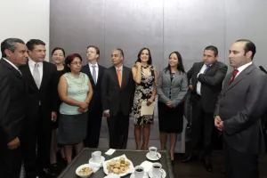PRI y PAN se reconcilian; diputados aceptan iPhones