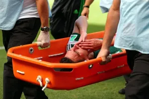 Héctor Moreno se fracturó la tibia izquierda