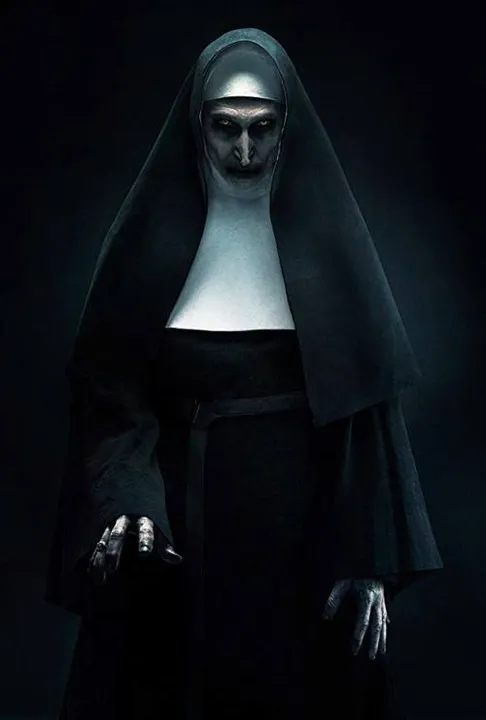 Ella es la actriz que interpreta a la terrorífica religiosa en La Monja