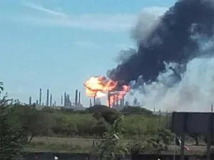 VIDEO: Suman 9 heridos por explosión en refinería de Salina Cruz