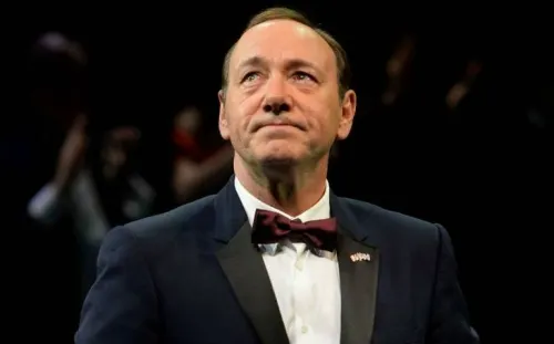 Kevin Spacey reaparece en acto público y recita poema