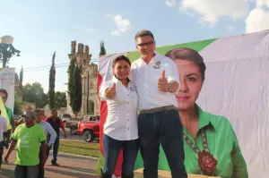 Arely Ávila realiza caminata en Quecholac