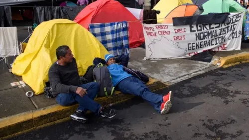 CNTE instala plantón afuera del Senado
