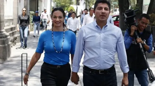 Asaltan y roban camioneta a esposa de Eduardo Rivera