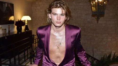Hijo de narcotraficante triunfa como modelo en el mundo de la moda