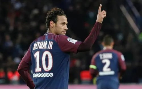 Neymar celebra su cumpleaños en espera del Real Madrid