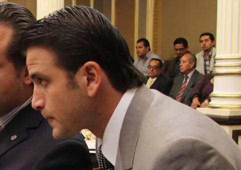 Plantea Antonio Gali Ley de Becas para jóvenes del estado
