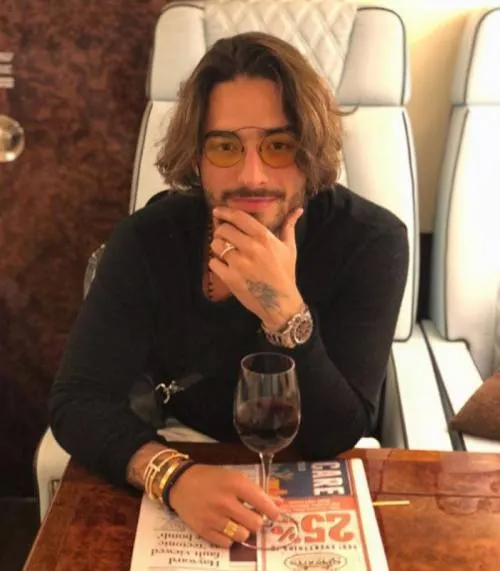 ¿Maluma con la realeza británica? ¡No creerás a quién conoció!