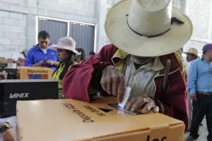 Diez maestros son candidatos a diputados en Oaxaca