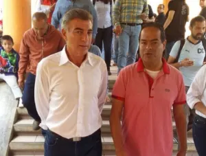 Tony Gali brinda apoyo a familias de Huauchinango