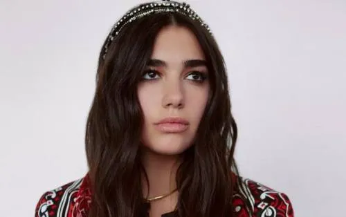 El polémico vestido de Dua Lipa que la hizo ver peor que nunca