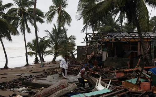 Decretan toque de queda en Florida ante llegada de huracán Irma