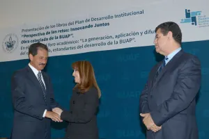En la BUAP el trabajo en equipo rinde frutos: Esparza Ortiz