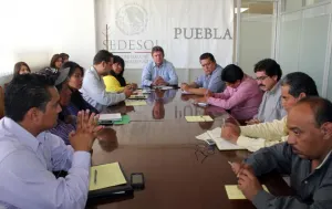 Campesinos de Puebla reciben información y beneficios de Sedesol