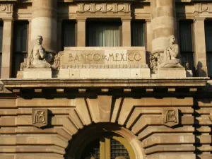 Especialistas financieros pronostican un alza de tasas en este mes