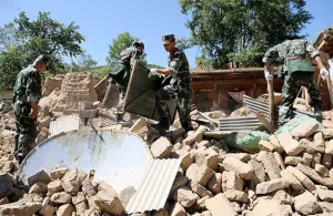 Sismo de 6.6 grados provoca más de 75 muertos en China