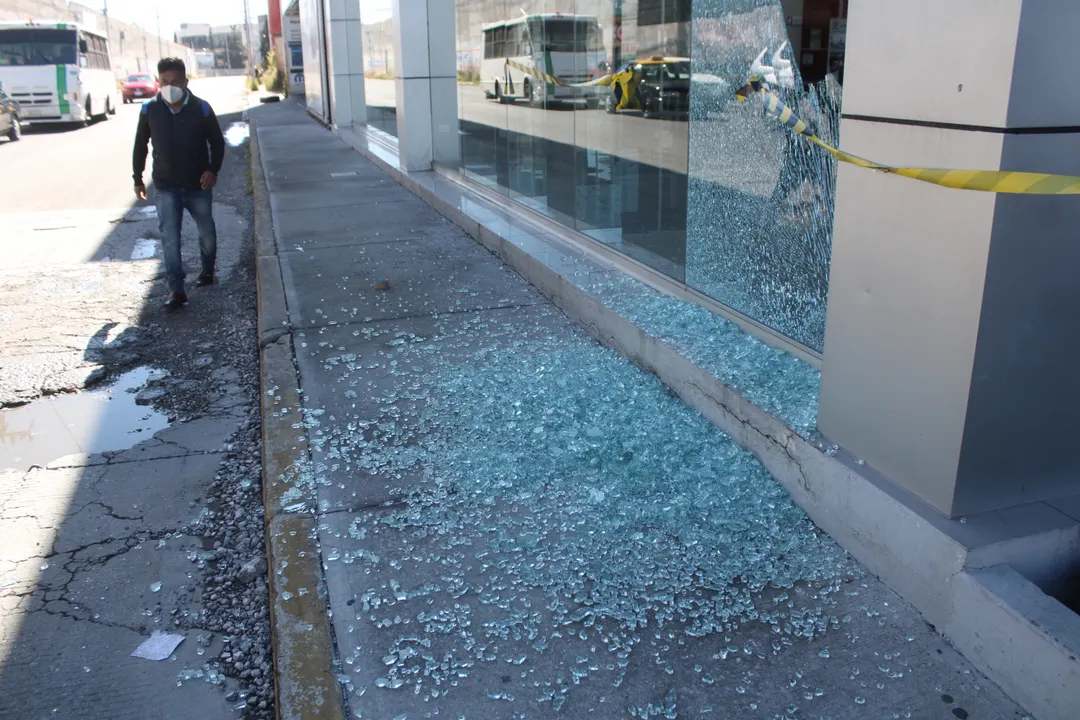 Vandalizan agencia de autos de Jeep