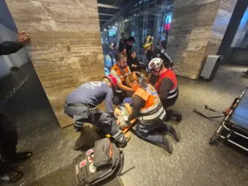 Revelan video del accidente en elevador en Plaza Mitikah, que dejó como saldo dos personas lesionadas