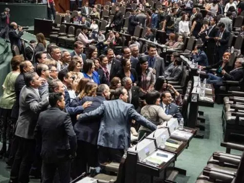 Gastan diputados en 6 meses 2,441.6 mdp en dietas y sueldos