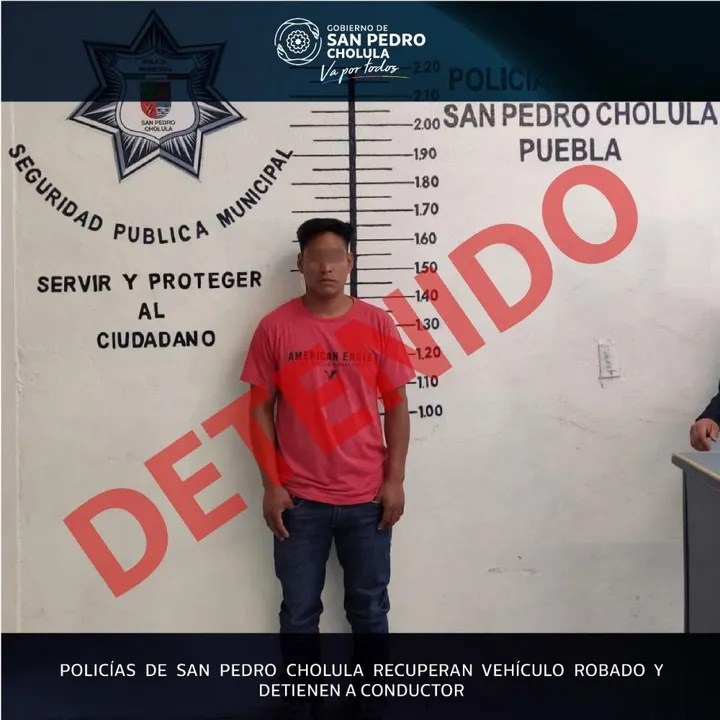 Policías de San Pedro Cholula recuperan vehículo robado y detienen a conductor