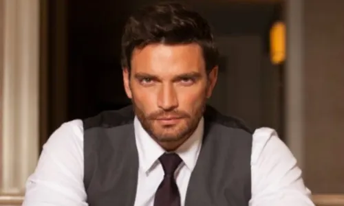 El actor y conductor, Julián Gil, invita a sus compatriotas a votar