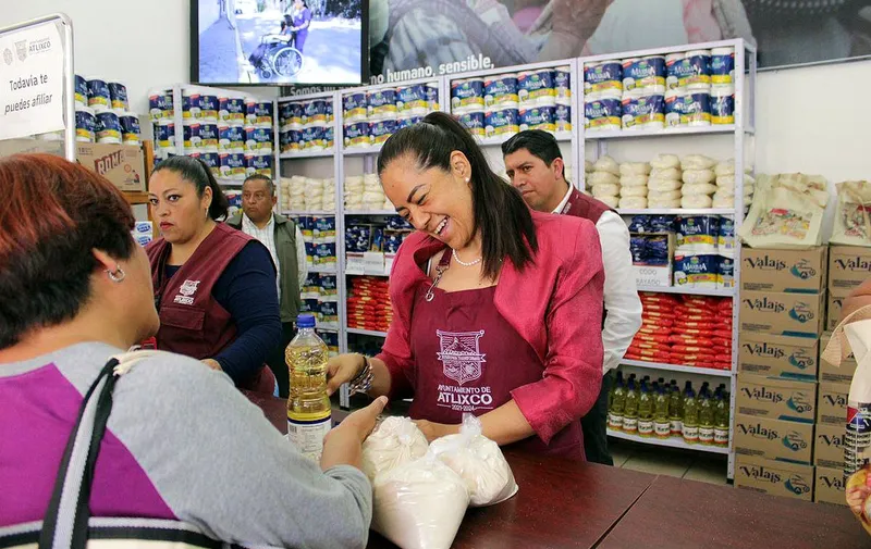 ariadna-ayala-primer-aniversario-tienda-de-abasto-popular-atlixco