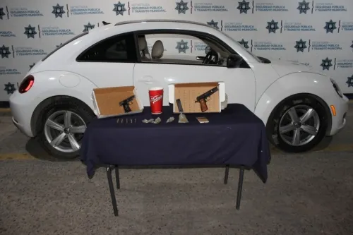 Policía municipal de Puebla detuvo a hombre en posesión ilegal de dos armas de fuego