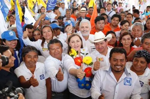 Martha Erika se compromete a construir un mercado municipal en Altepexi