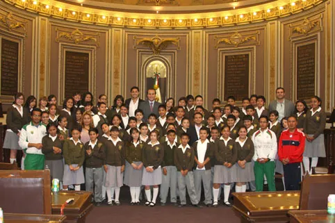 Estudiantes de la Primaria Juan C. Bonilla visitaron el Congreso del Estado