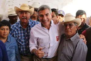 Tony Gali se compromete con la población indígena