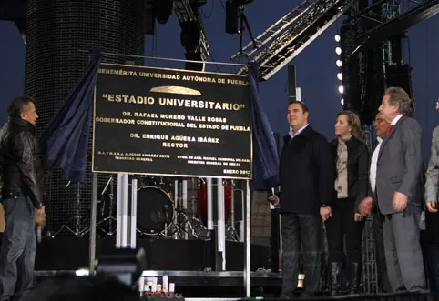 RMV inaugura el Estadio Universitario