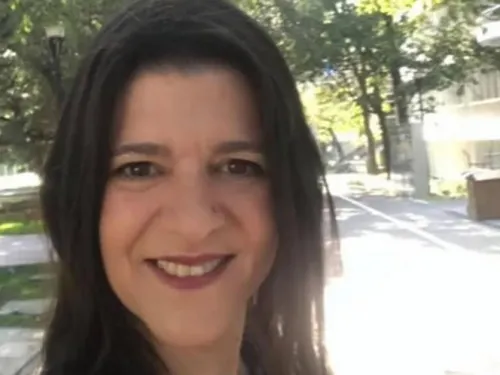 Profesora muere en clase virtual, dijo tener síntomas de covid