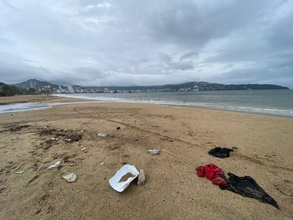 Acapulco Playa Tras Huracan Erick