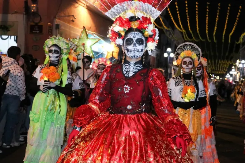 gob-pue-desfile-entre-vivos-y-muertos