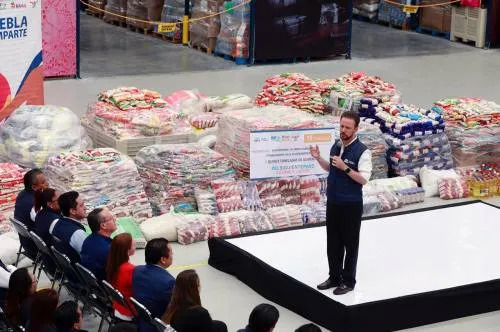 Trabajadores del Ayuntamiento entregaron 15 toneladas de alimentos para Puebla Comparte