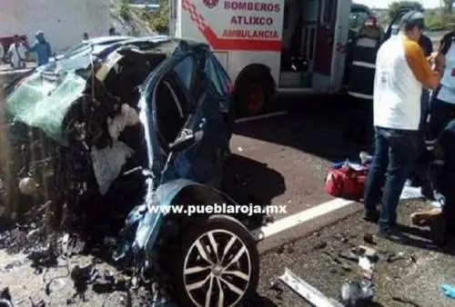 Fallece hombre tras impactarse contra un puente en Vía Atlixcáyotl