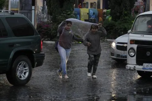 Emite Protección Civil alerta por lluvias en la capital y al interior del estado