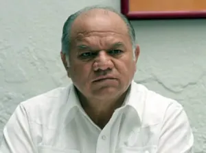 Anuncia diputado inminente incremento al pasaje