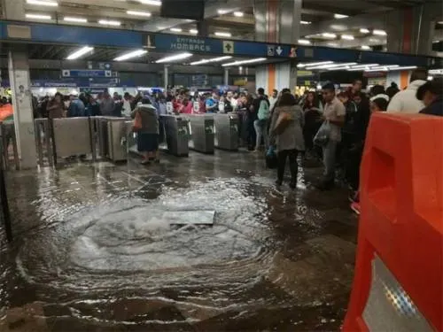 Activan protocolos ante tromba en la Ciudad de México