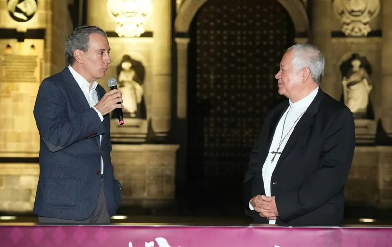 Pepe Chedraui Budib, presidente municipal de Puebla, y Víctor Sánchez Espinosa, administrador apostólico de la Arquidiócesis de Puebla. Foto: Especial