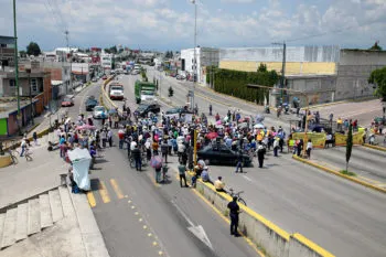 Interviene Segob en conflicto municipal de San Andrés Cholula; habitantes cerraron la federal a Atlixco