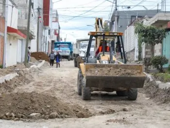 Supervisa Pepe Chedraui obras de pavimentación en junta auxiliar de San Francisco Totimehuacan