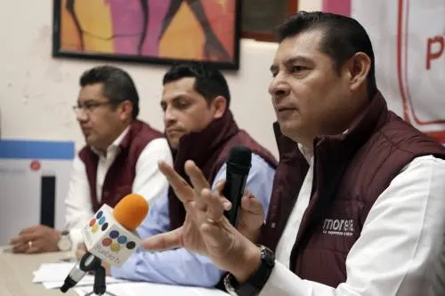 Armenta presenta ante la Fepade denuncia por persecución política