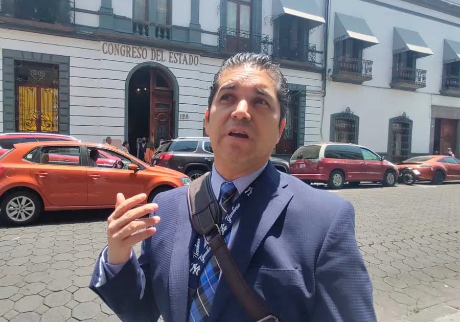 Dos periodistas nacionales en el Congreso poblano