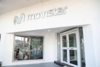Durante la madrugada un grupo de ladrones robaron una tienda de telefonía
