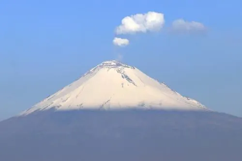 Gobernador y Arzobispo acuerdan acciones de prevención en zona del Popocatépetl