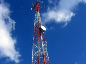 Inician retiro de antenas de telefonía en el centro histórico‏