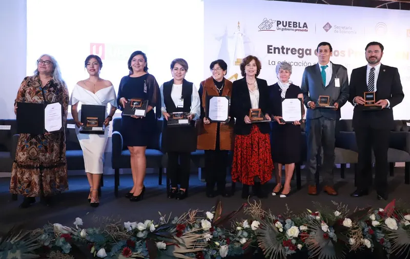 sergio-salomon-cespedes-peregrina-premios-anuies