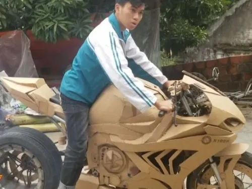 Joven hace asombrosa réplica de cartón de motocicleta BMW