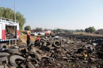 Controlan incendio de llantas en San Francisco Ocotlán